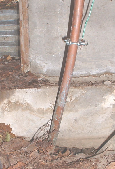 Ground wire on the water service pipe